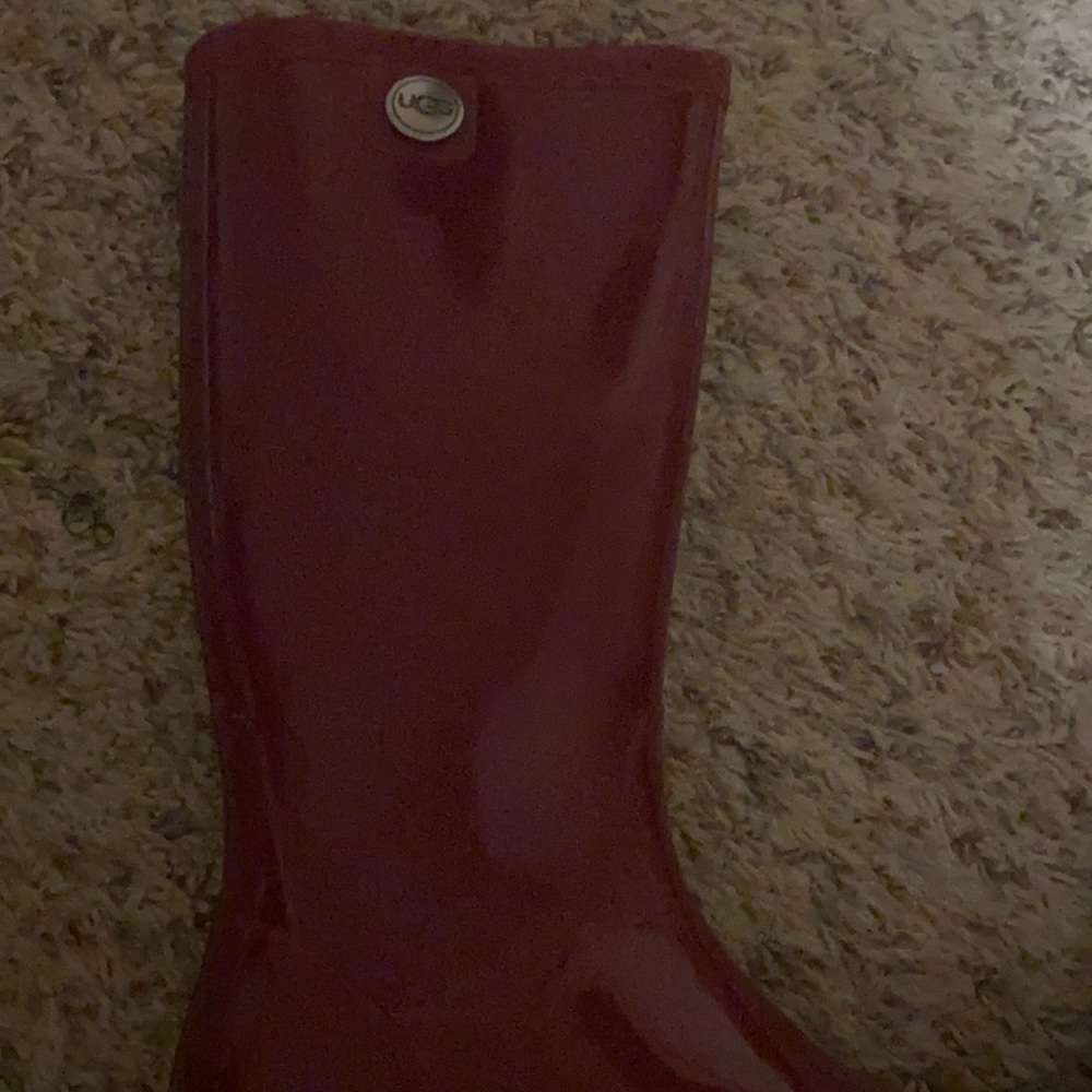 Ugg rainboot size 6